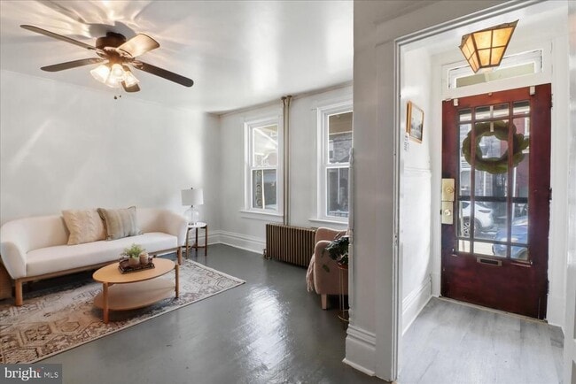 Building Photo - 819 E Marion St