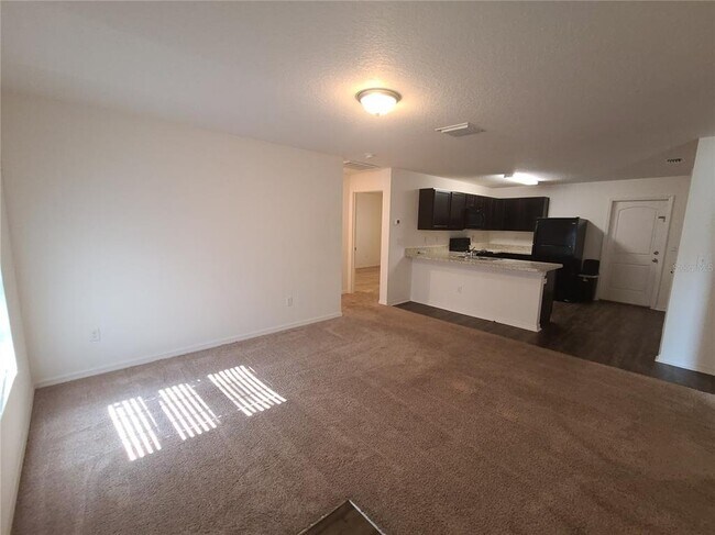 Foto del edificio - 26429 Bertram Rd