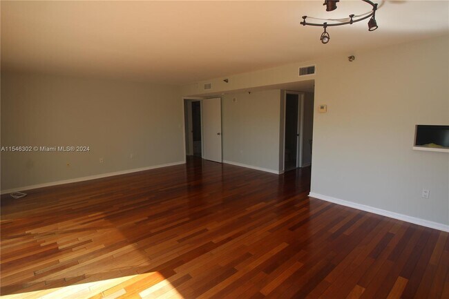 Building Photo - 441 Valencia Ave