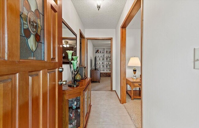 Building Photo - 1818 Rolling Hills Pl