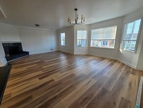 Building Photo - 163 Rae Ave