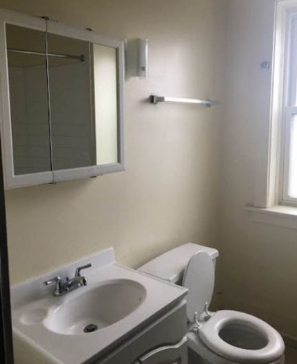 Foto del edificio - 1651 W 76th St