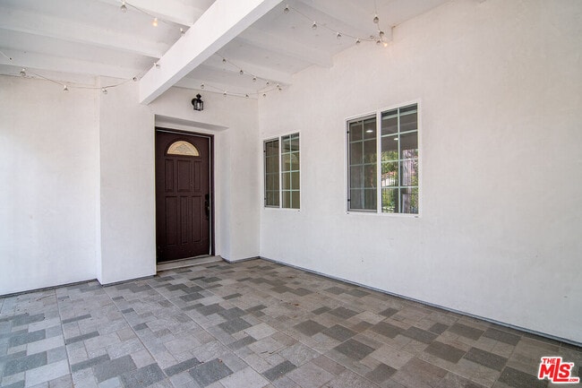 Foto del edificio - 328 S Sycamore Ave