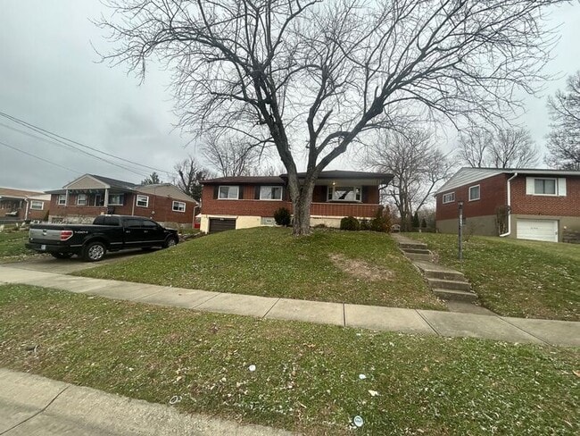 Building Photo - 5150 Chantilly Dr