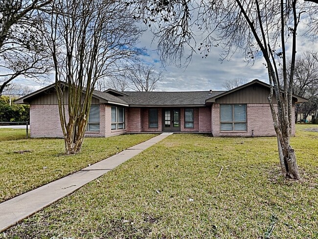 Building Photo - 2405 Avenue G