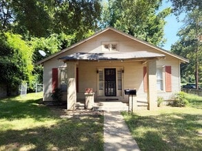 Building Photo - 446 Buntyn St