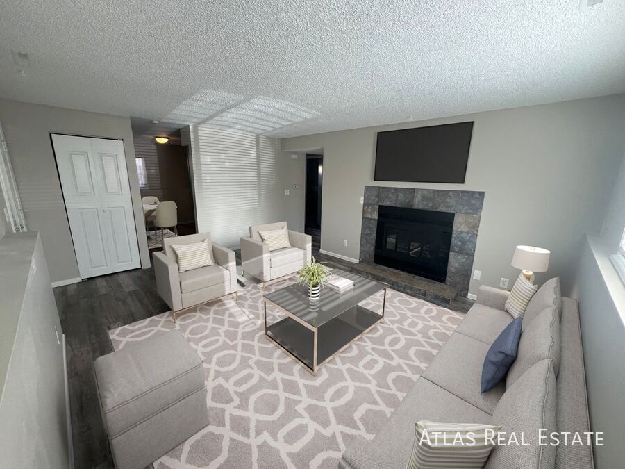 Foto principal - 4461 E Pikes Peak Ave