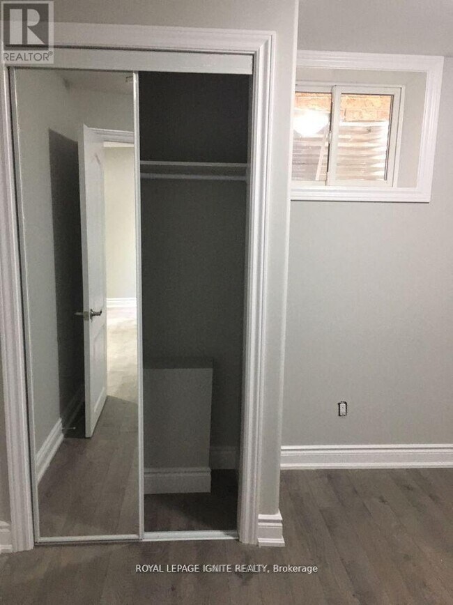 Building Photo - 5952 Chalfont Crescent