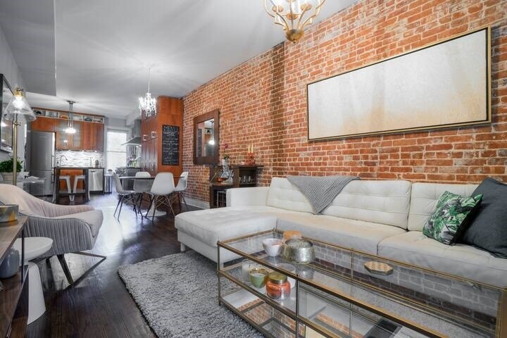 Primary Photo - 1112 Hudson St