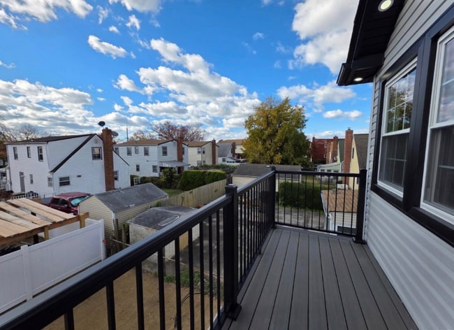 Foto del edificio - 240-02 147th Rd