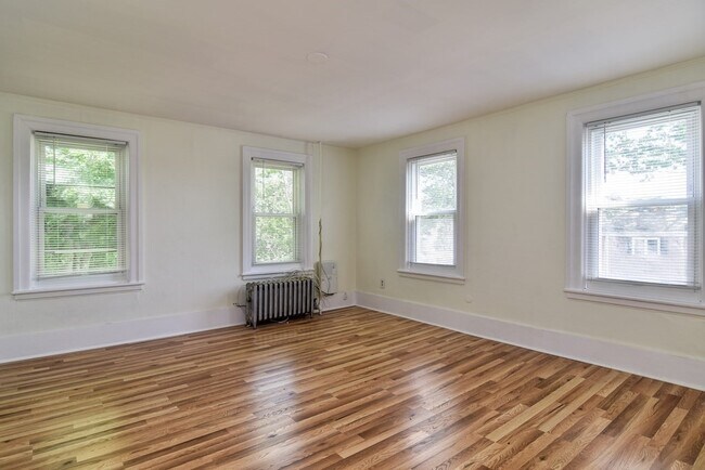 Foto del edificio - 18 Old Connecticut Path