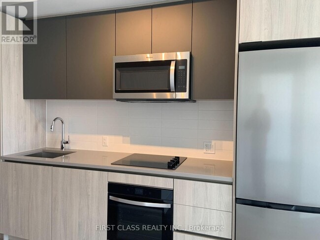 Building Photo - 5858 Yonge St