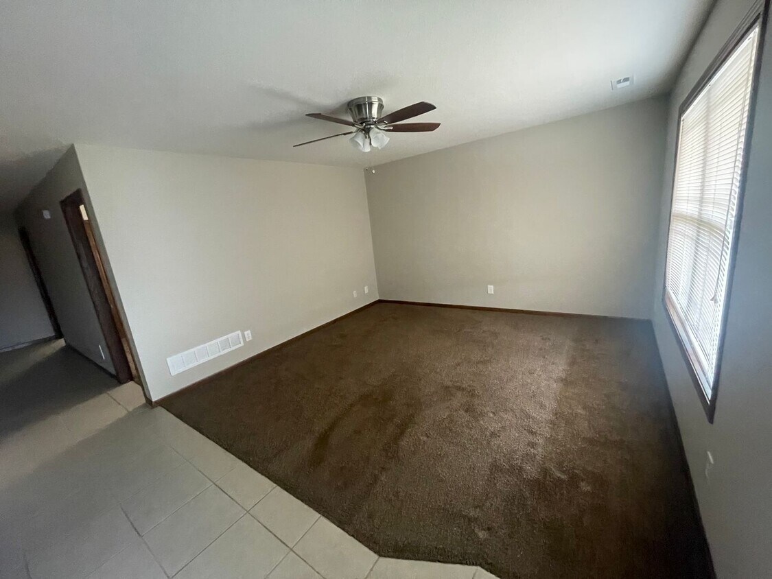 Primary Photo - 305 N Dogwood