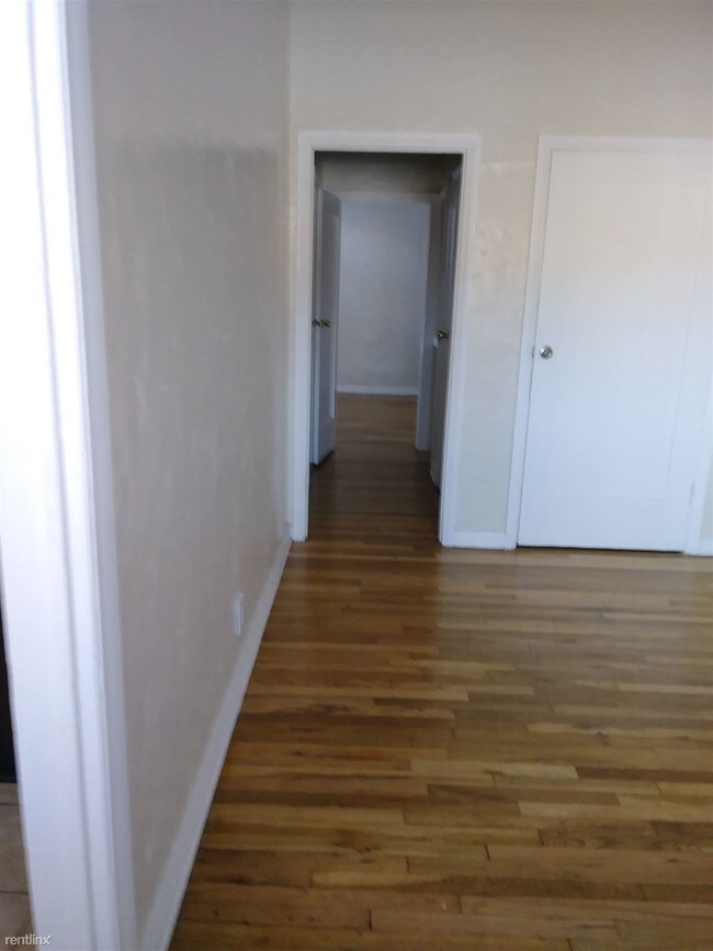 Building Photo - 1154 S Normandie Ave