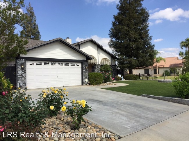 Building Photo - 8400 Sun Harbor Dr