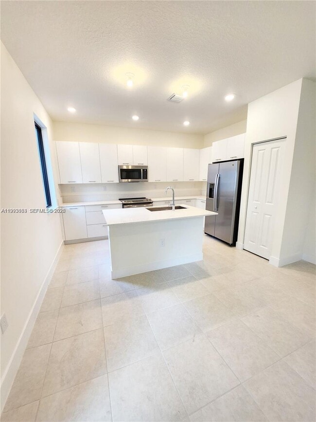 Foto del edificio - 4583 NW 83rd Pl