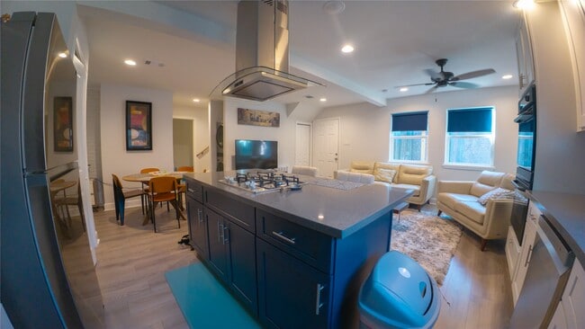 Foto del edificio - 10326 Meadow Lake Ln