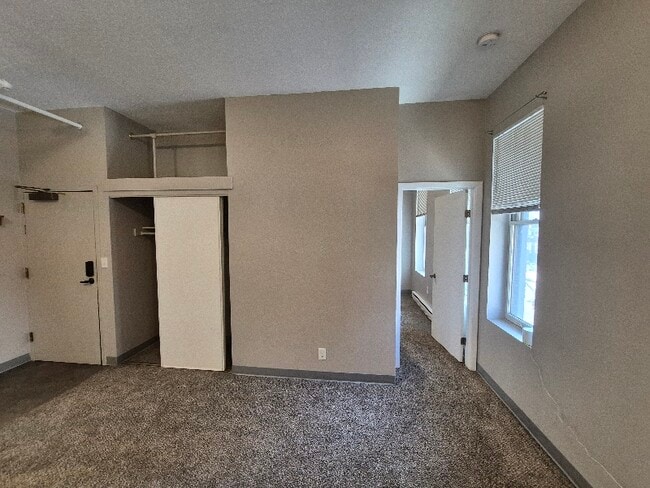 Building Photo - 301 N Riverfront Dr