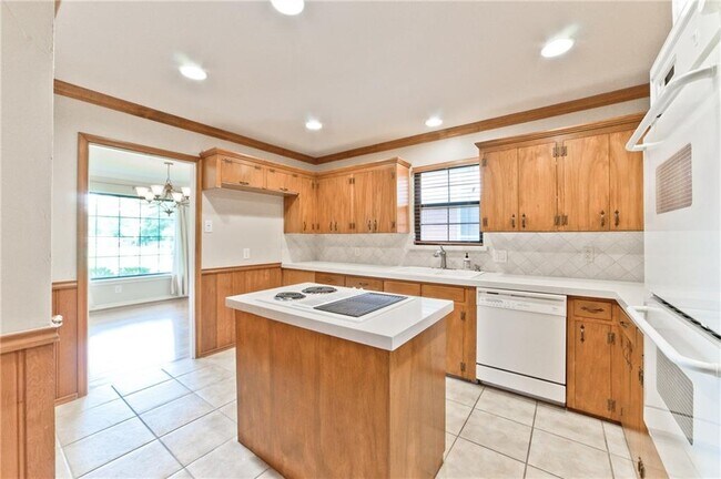 Building Photo - 6155 Monticello Ave