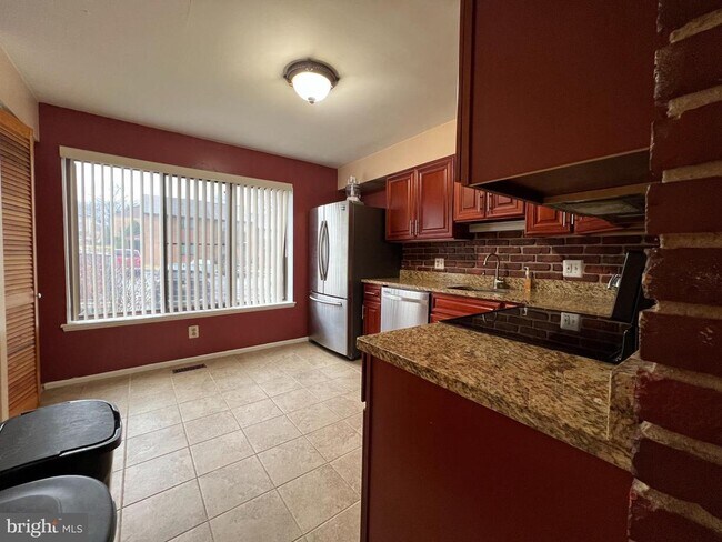 Foto del edificio - 5880 Whisper Way