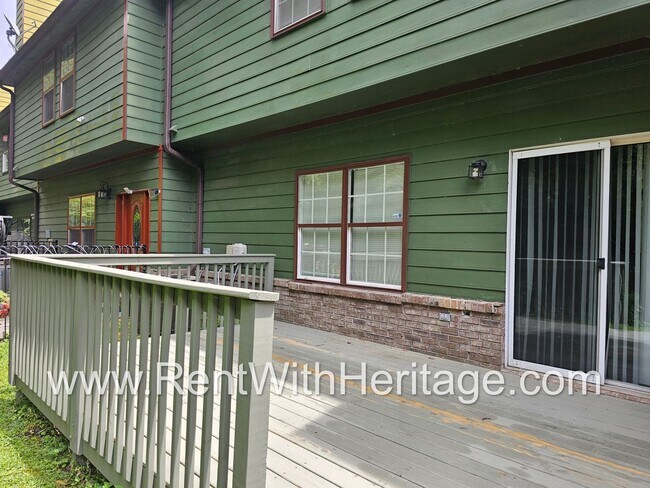 Foto del edificio - Gorgeous 3Bd / 2Ba Immaculate Townhome / U...