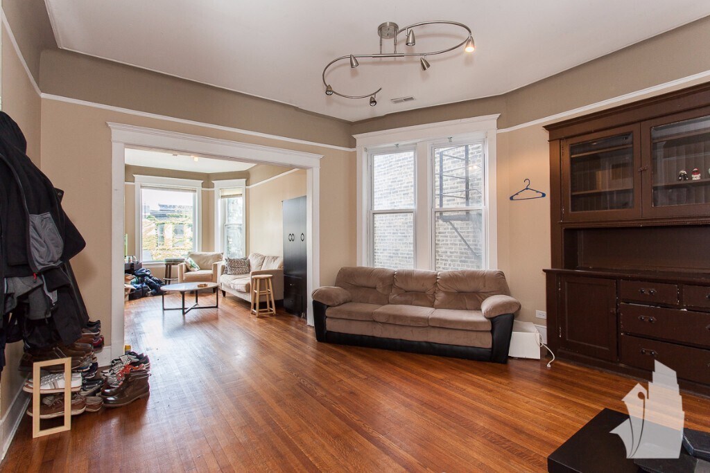 Foto principal - 3811 N Wilton Ave