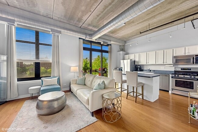 Foto del edificio - 811 W 15th Pl