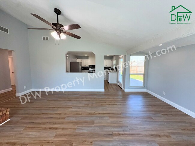 Building Photo - 8917 Vernon Dr