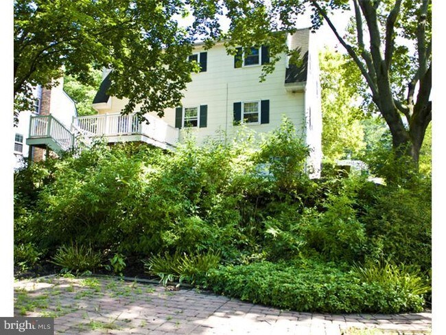 Building Photo - 58 Lincoln Ave