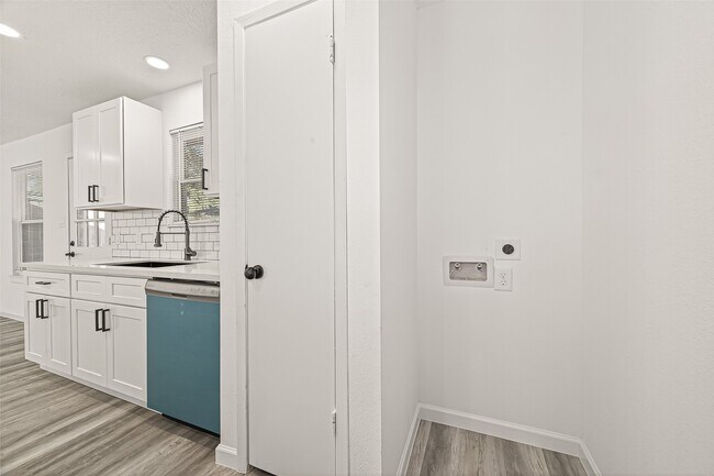 Building Photo - 11434 Loyola Dr