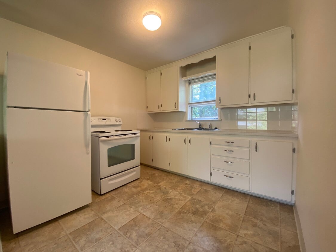 Primary Photo - 701 E Myrtle St