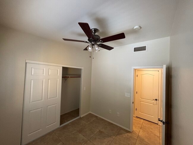 Foto del edificio - 4154 N Fortune Loop