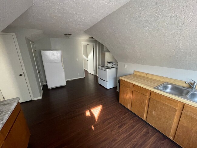 Foto del edificio - 4bd 2bth apartment