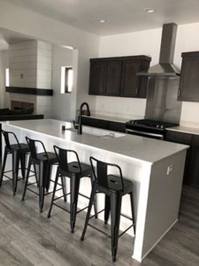 Building Photo - Adorable Josephine Crossing home available!