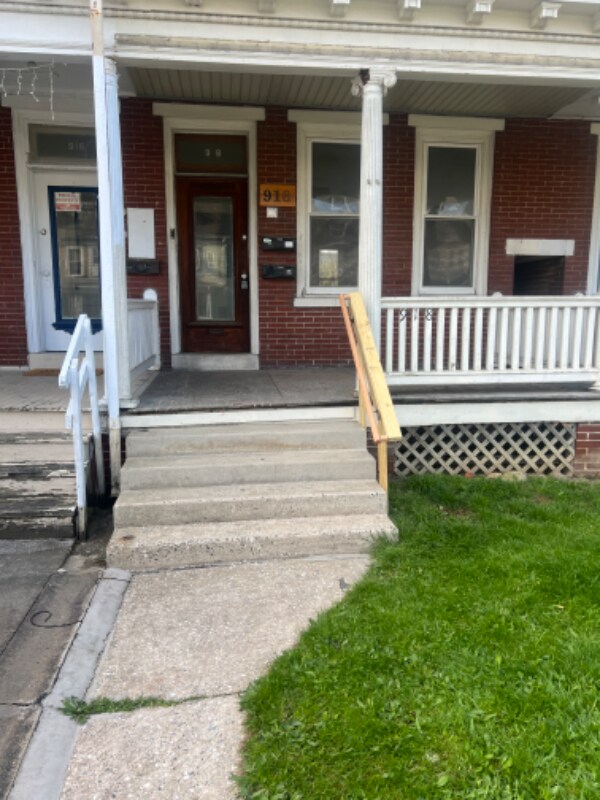 Primary Photo - 918 W King St