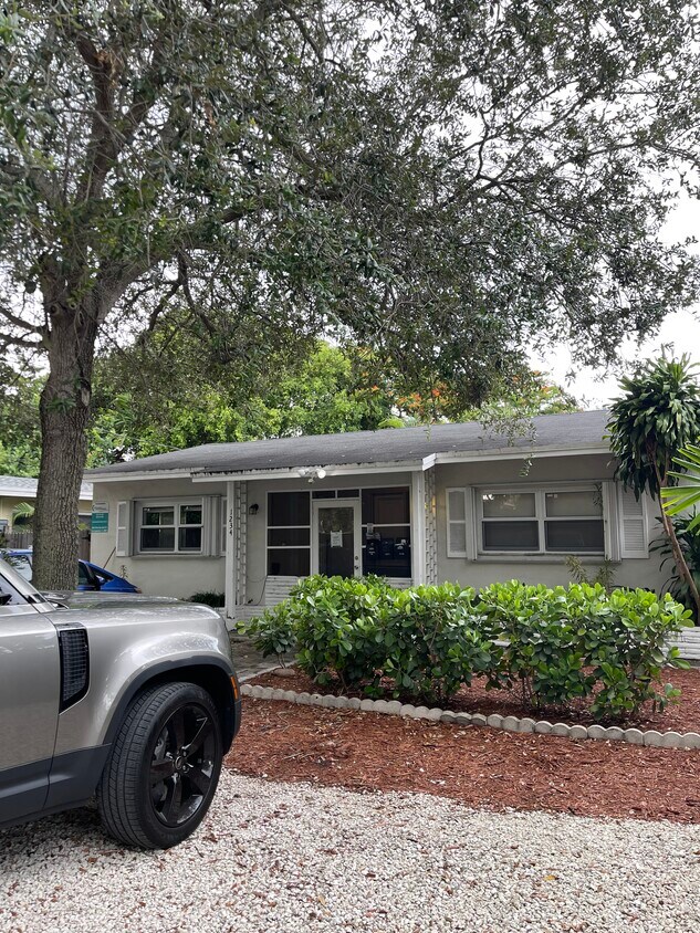 Foto principal - 1234 NE 3rd Ave