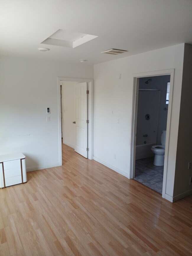 Foto del edificio - 1133 E 101st St