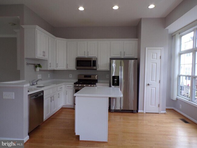 Building Photo - 427 Stanton Pl