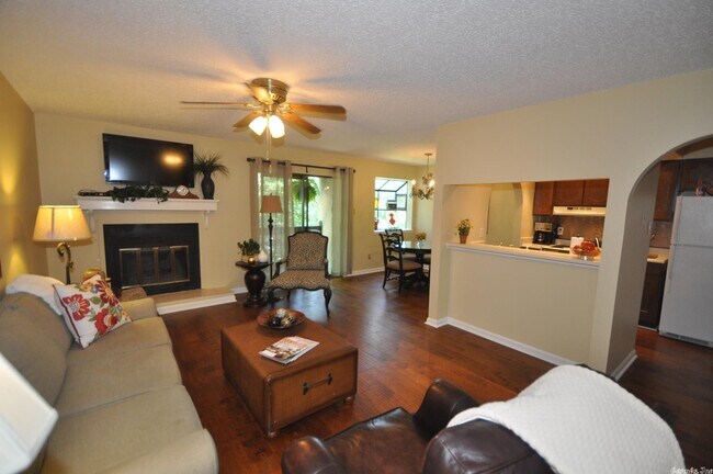 Foto del edificio - 301 Kings Row Dr