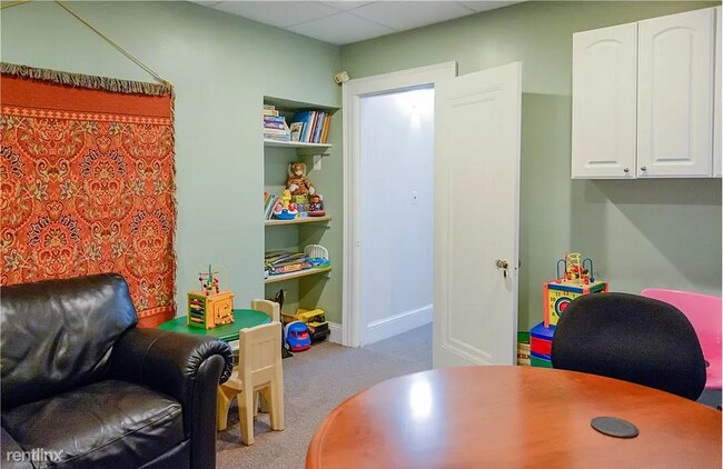 Foto del edificio - 3 br, 3 bath House - 602 New Britain Ave