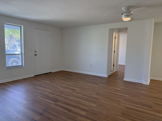Building Photo - Annual Unfurnished 2 Bedroom 2 Bathroom Ho...