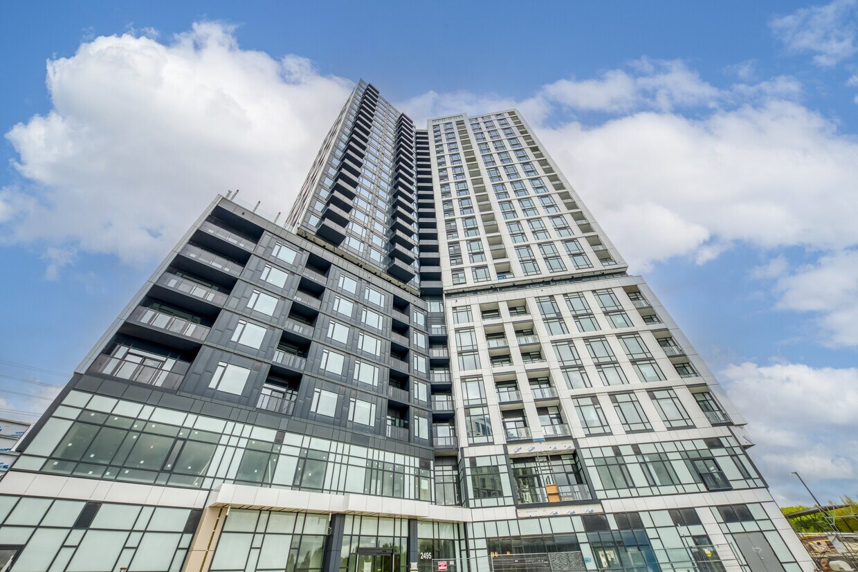 Primary Photo - 2495-2495 Eglinton Ave W
