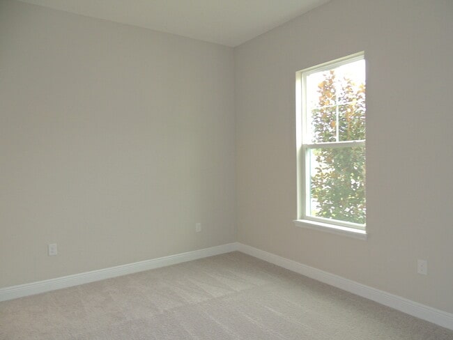 Foto del edificio - Move in ready! Newer home in great location.