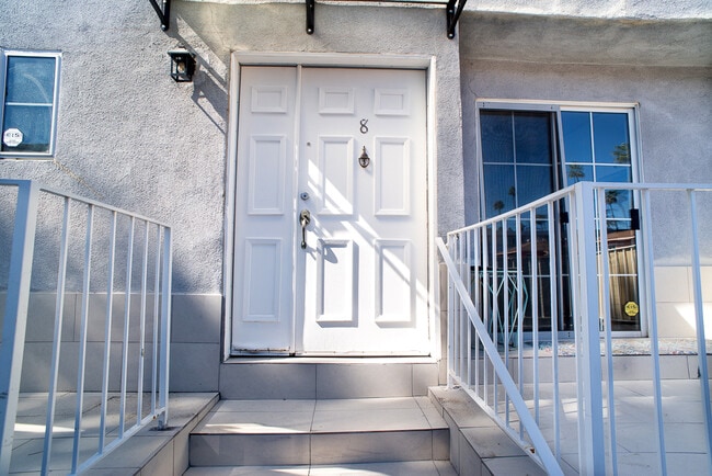 Foto del edificio - 15920 Sherman Way