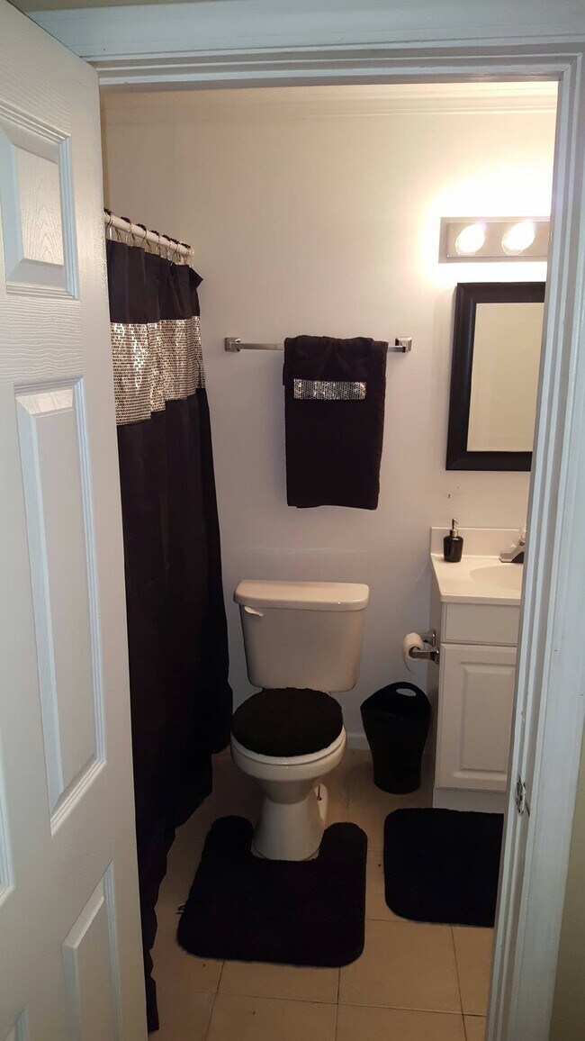 Foto del edificio - 7814 Rocky Glen Pl