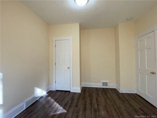 Building Photo - 352 Bunnell St