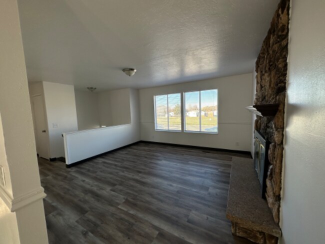 Building Photo - 535 W 400 N