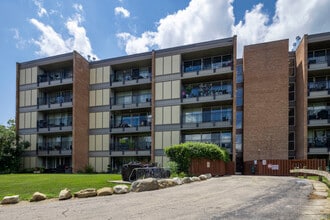 Building Photo - 6020 Oakwood Dr