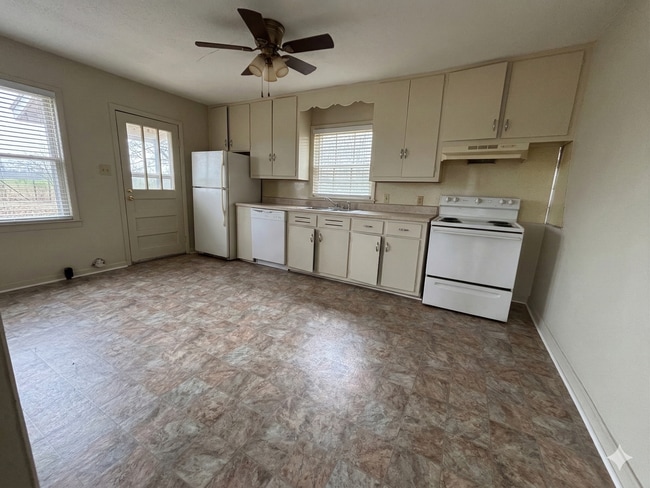 Building Photo - Available Now $1000.00!! *** Newly Renovated*** Your Perfect Home!