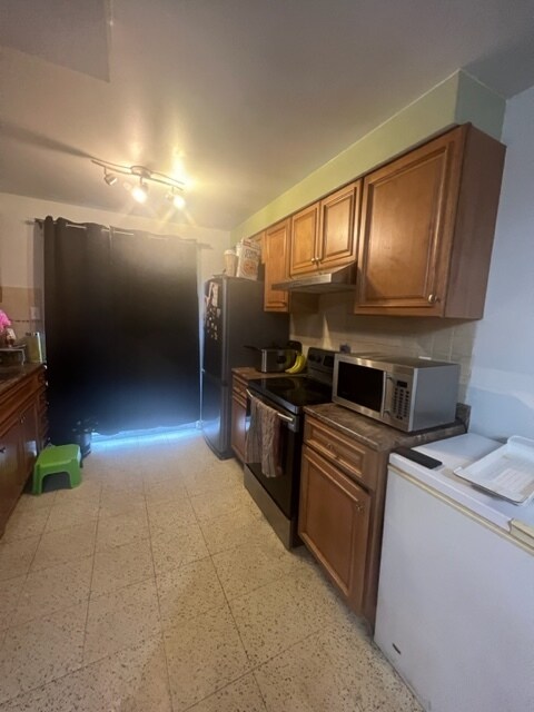 Building Photo - 558 Av De Cherbourg